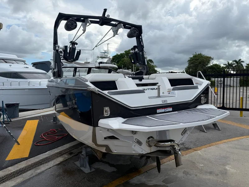 Slide: The Image of Nautique Super Air S21 2023 - 5