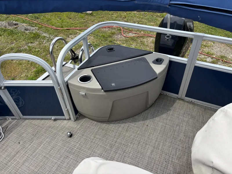 Slide: The Image of Ranger 200F 2022 - 12