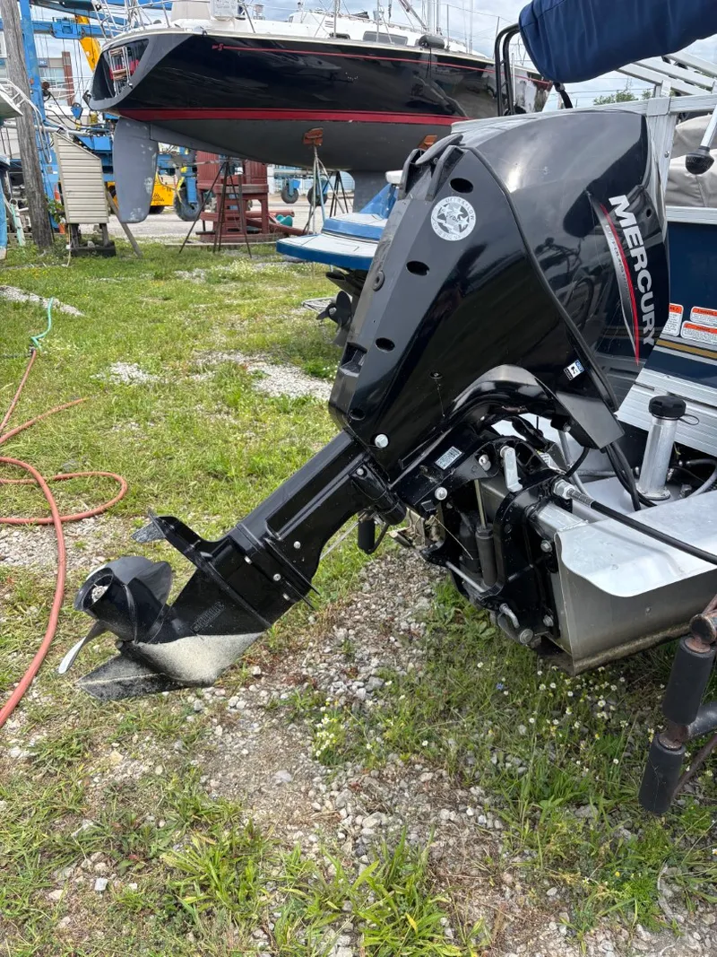 Slide: The Image of Ranger 200F 2022 - 3