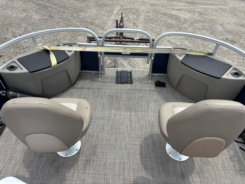 Slide: The Image of Ranger 200F 2022 - 18
