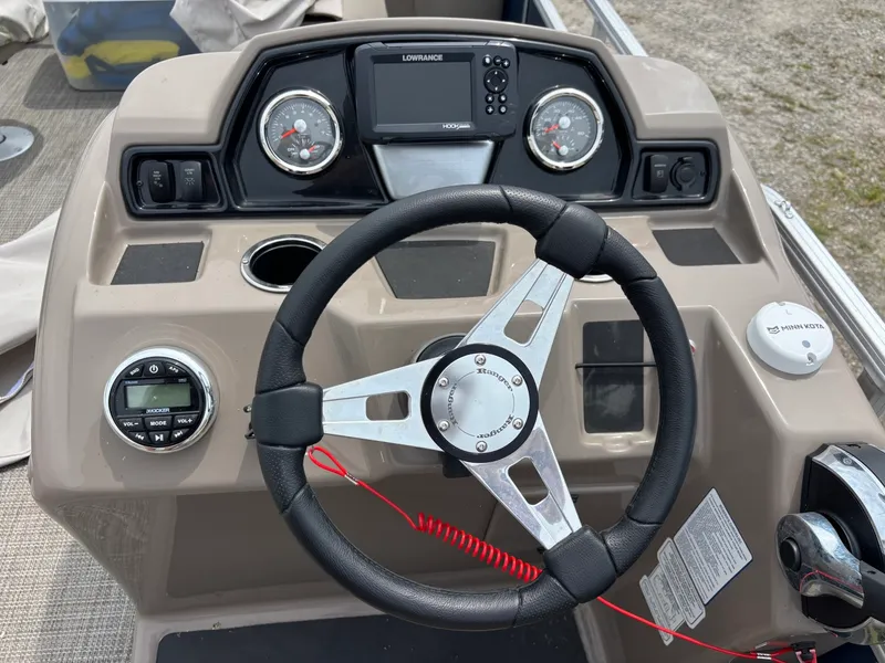 Slide: The Image of Ranger 200F 2022 - 2