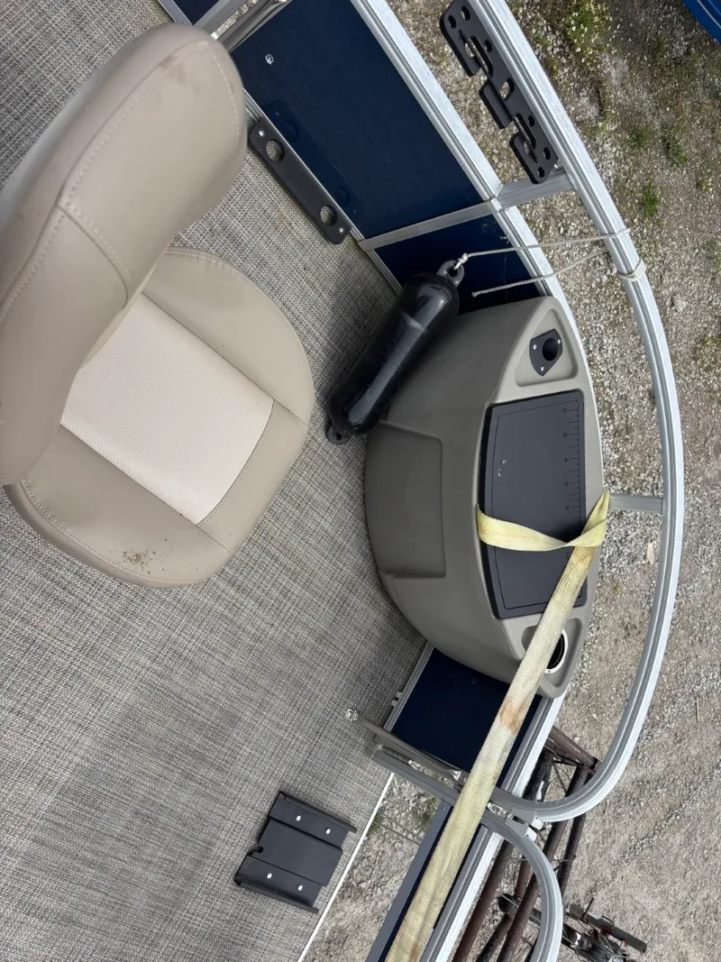 Slide: The Image of Ranger 200F 2022 - 17