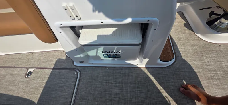 Slide: The Image of NauticStar 243 DC 2024 - 10