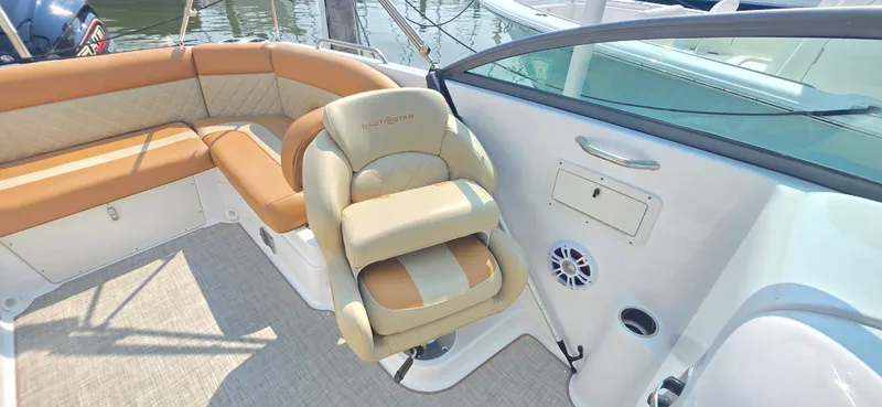 Slide: The Image of NauticStar 243 DC 2024 - 14