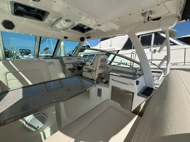 Slide: The Image of Boston Whaler 345 Conquest 2016 - 18