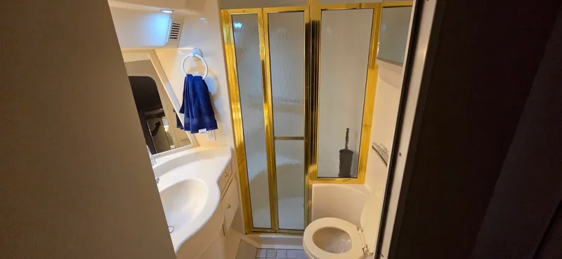 Slide: The Image of Sea Ray 630 Super Sun Sport 1995 - 22