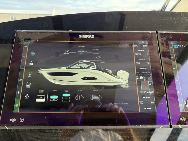Slide: The Image of Sea Ray 370 Sundancer 2023 - 42