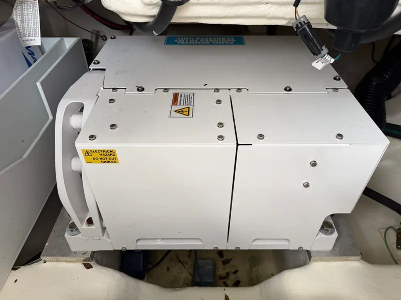 Slide: The Image of Sea Ray 370 Sundancer 2023 - 46