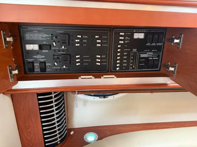 Slide: The Image of Monterey 350 Sport Yacht 2008 - 19