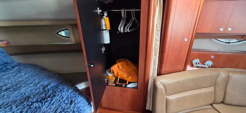 Slide: The Image of Monterey 340 Sport Yacht 2009 - 17