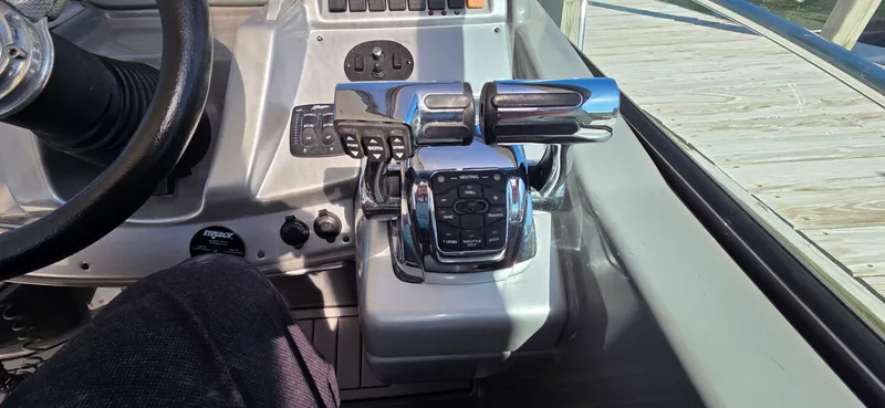Slide: The Image of Monterey 340 Sport Yacht 2009 - 15