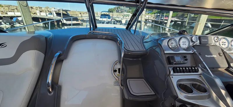 Slide: The Image of Monterey 340 Sport Yacht 2009 - 16