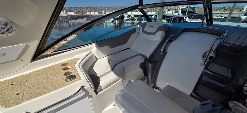 Slide: The Image of Monterey 340 Sport Yacht 2009 - 20