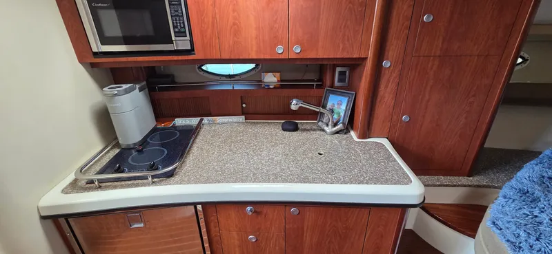 Slide: The Image of Monterey 340 Sport Yacht 2009 - 23