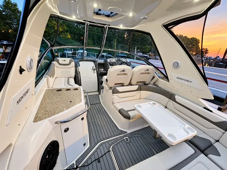 Slide: The Image of Monterey 340 Sport Yacht 2009 - 4