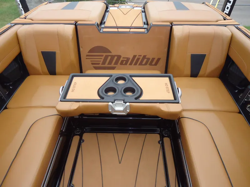 Slide: The Image of Malibu Boats 23 LSV 2022 - 6