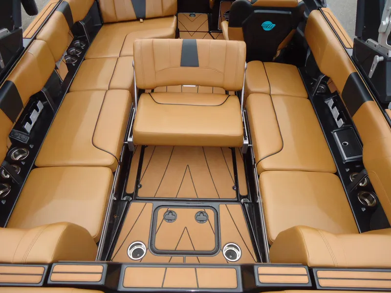 Slide: The Image of Malibu Boats 23 LSV 2022 - 8