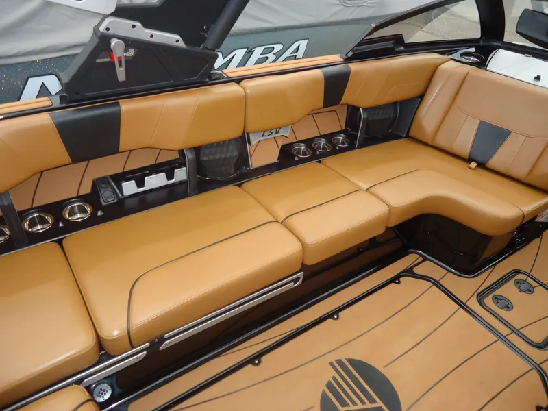 Slide: The Image of Malibu Boats 23 LSV 2022 - 10