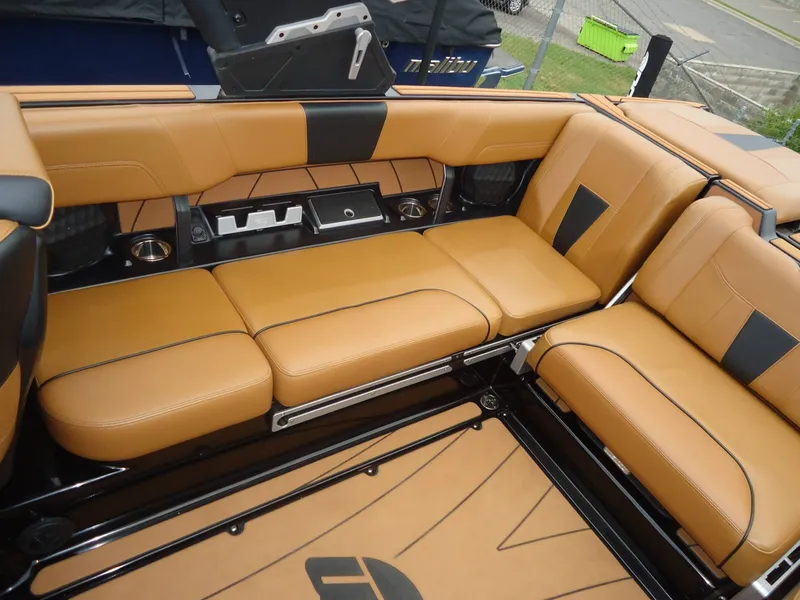 Slide: The Image of Malibu Boats 23 LSV 2022 - 9