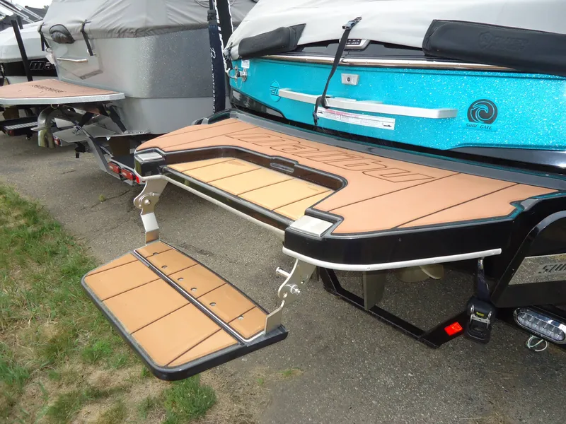 Slide: The Image of Malibu Boats 23 LSV 2022 - 20