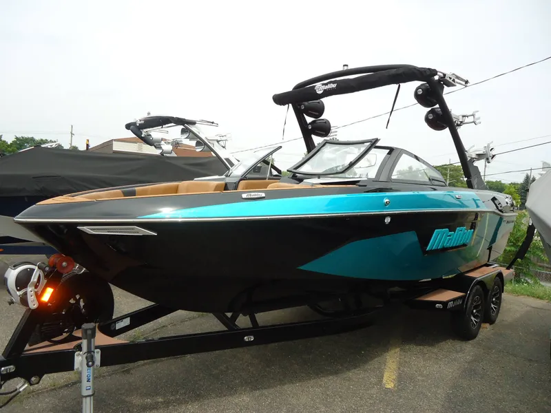 Slide: The Image of Malibu Boats 23 LSV 2022 - 3