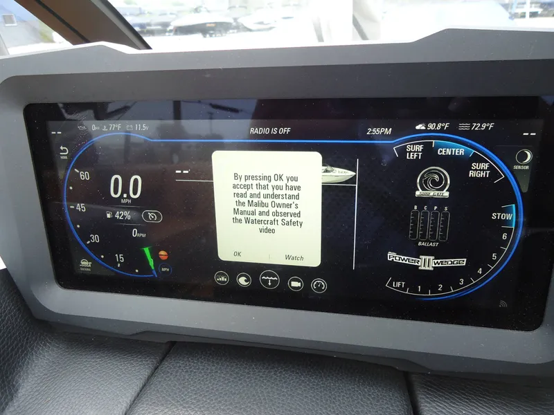 Slide: The Image of Malibu Boats 23 LSV 2022 - 14
