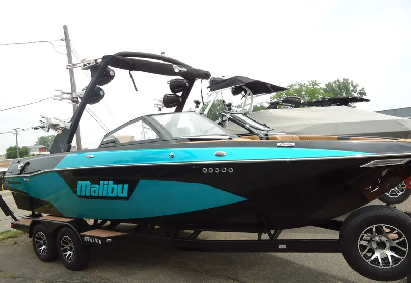 The Image of Malibu Boats 23 LSV 2022 - 0