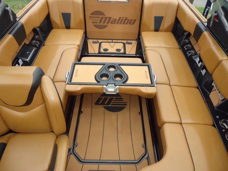 Slide: The Image of Malibu Boats 23 LSV 2022 - 7