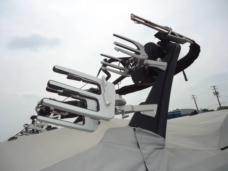 Slide: The Image of Malibu Boats 23 LSV 2022 - 19