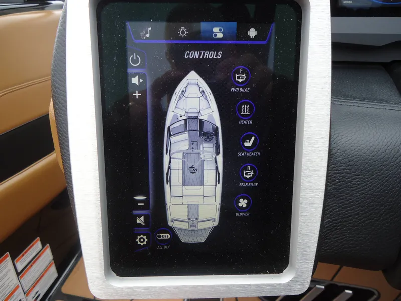 Slide: The Image of Malibu Boats 23 LSV 2022 - 16