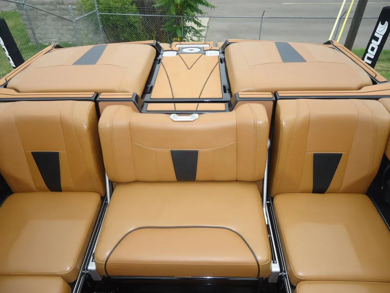 Slide: The Image of Malibu Boats 23 LSV 2022 - 5