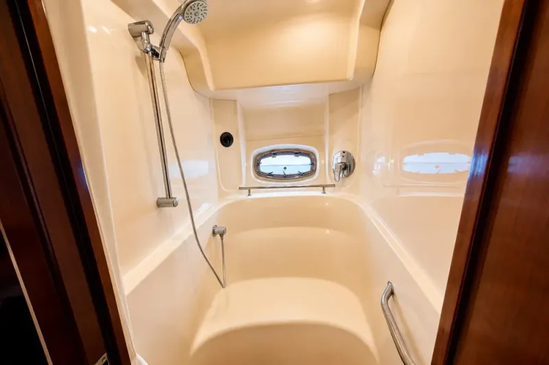Slide: The Image of Sea Ray 48 Sundancer 2007 - 11