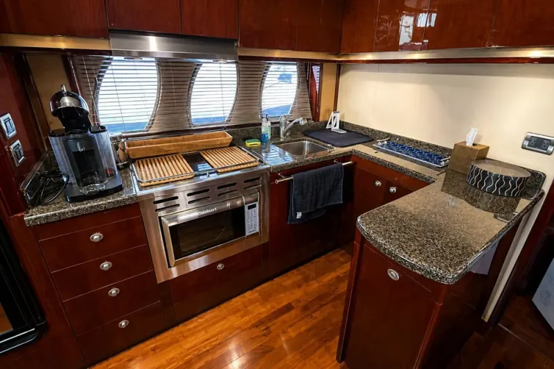 Slide: The Image of Sea Ray 48 Sundancer 2007 - 8