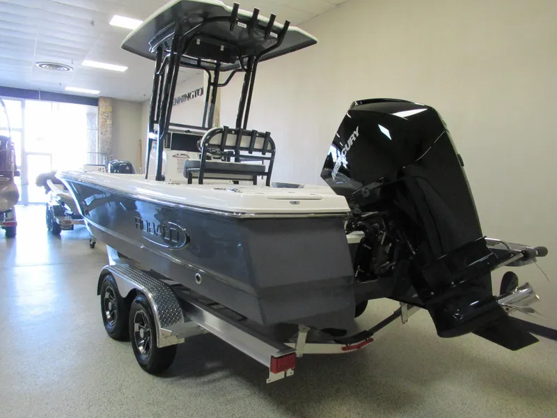 Slide: The Image of Robalo 226 Cayman 2024 - 1