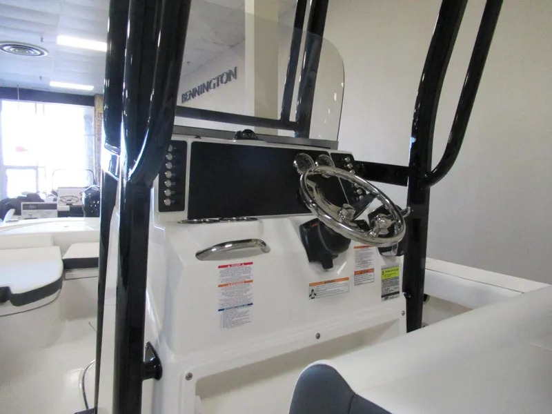 Slide: The Image of Robalo 226 Cayman 2024 - 3