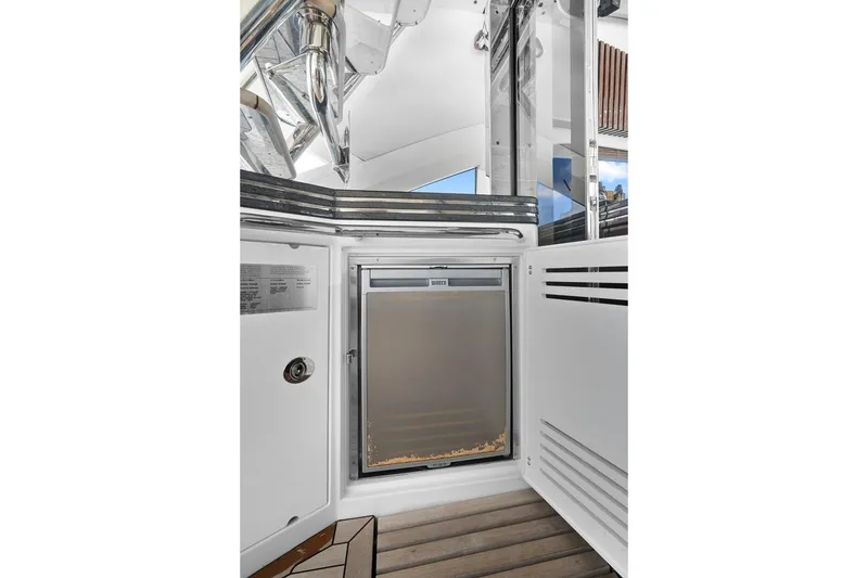 Slide: The Image of Sunseeker 68 Sport Yacht 2016 - 15