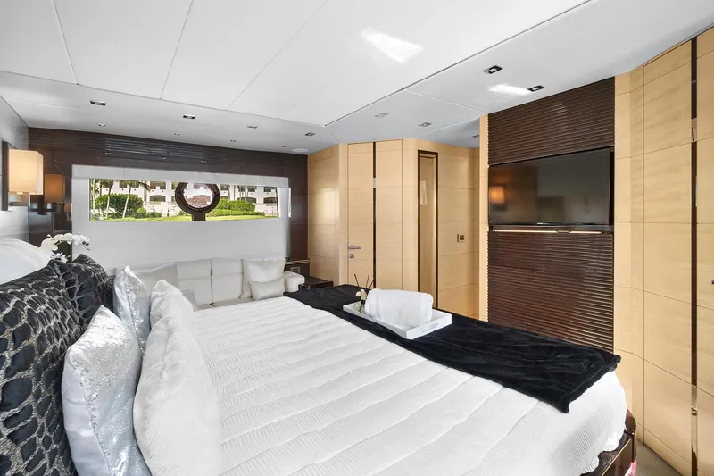 Slide: The Image of Sunseeker 68 Sport Yacht 2016 - 36