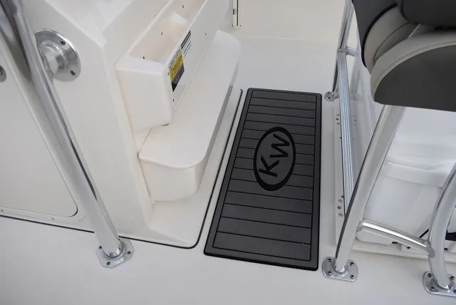 Slide: The Image of Key West Boats 219 FS 2026 - 16