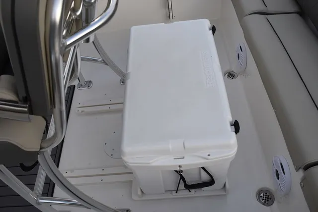 Slide: The Image of Key West Boats 219 FS 2026 - 33
