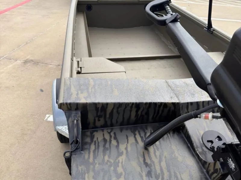 Slide: The Image of Gator-Tail 17/50 Savage Series 2027 - 18