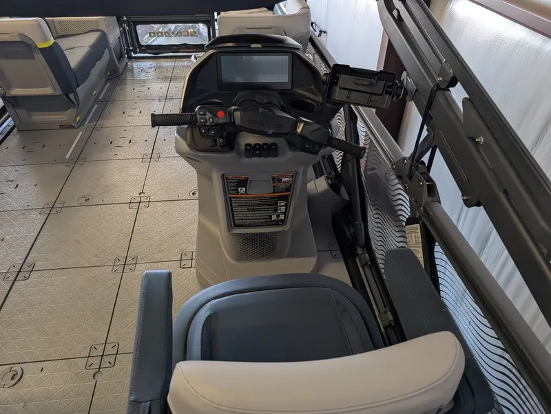 Slide: The Image of Sea-Doo Switch Cruise Limited 21 - 230 hp Painted 2025 - 5