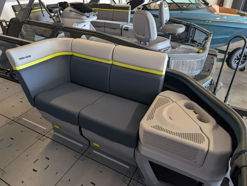 Slide: The Image of Sea-Doo Switch Cruise Limited 21 - 230 hp Painted 2025 - 12