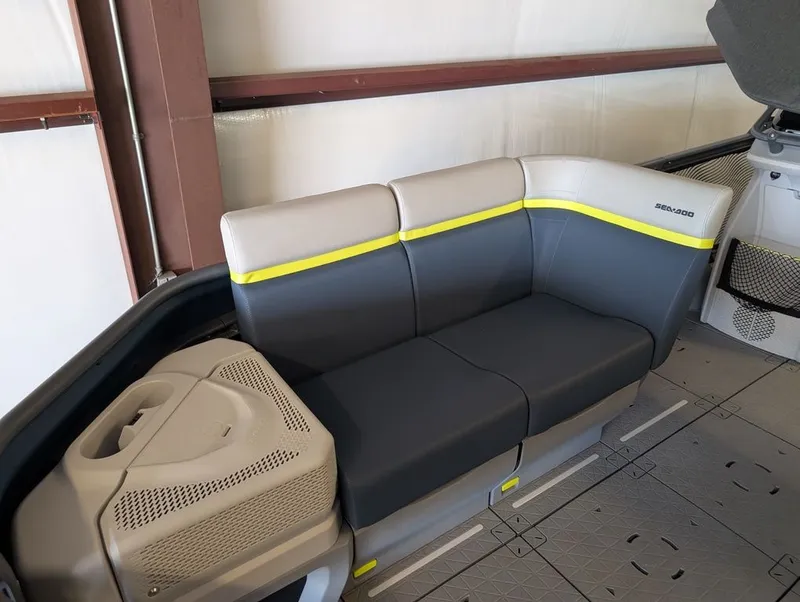 Slide: The Image of Sea-Doo Switch Cruise Limited 21 - 230 hp Painted 2025 - 11