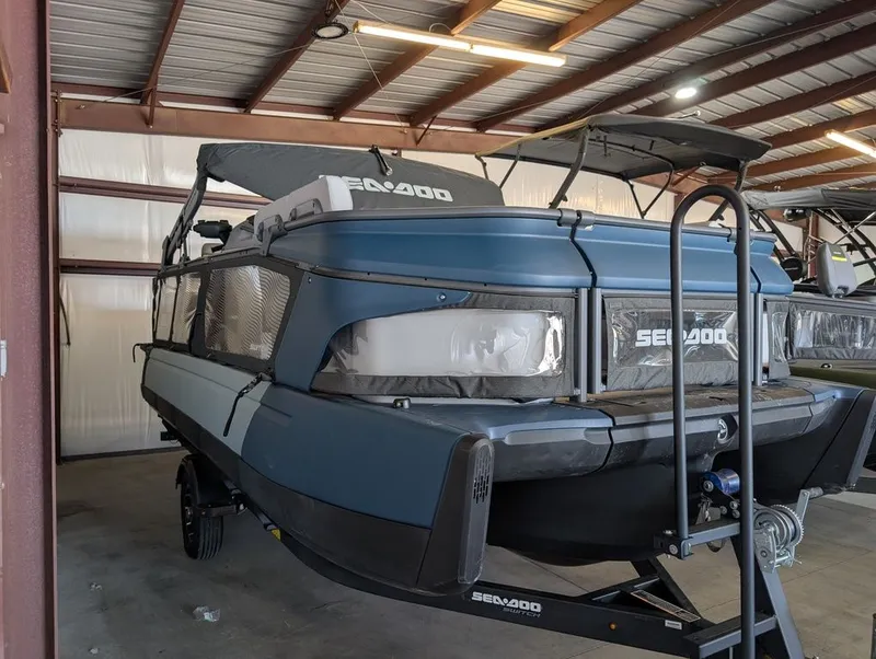 Slide: The Image of Sea-Doo Switch Cruise Limited 21 - 230 hp Painted 2025 - 9
