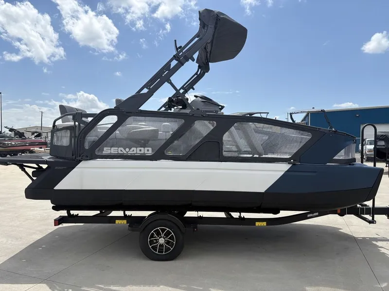 Slide: The Image of Sea-Doo Switch Sport 18 - 230 hp Painted 2025 - 3