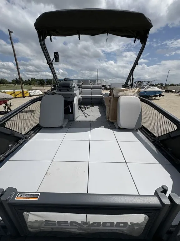 Slide: The Image of Sea-Doo Switch Sport 18 - 230 hp Painted 2025 - 5