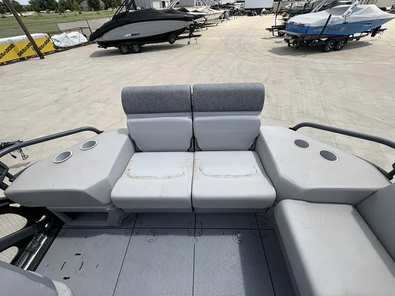 Slide: The Image of Sea-Doo Switch Sport 18 - 230 hp Painted 2025 - 7