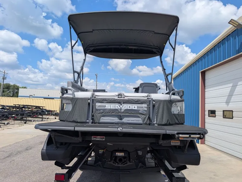 Slide: The Image of Sea-Doo Switch Cruise 21 - 230 hp Painted 2025 - 3