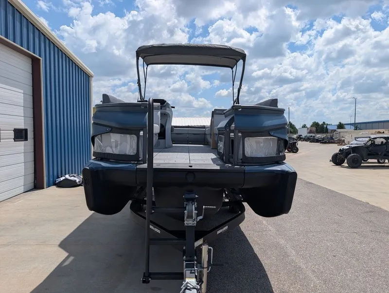 Slide: The Image of Sea-Doo Switch Cruise 21 - 230 hp Painted 2025 - 2