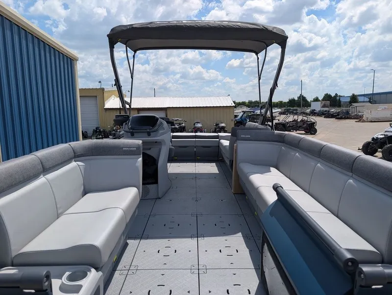 Slide: The Image of Sea-Doo Switch Cruise 21 - 230 hp Painted 2025 - 5